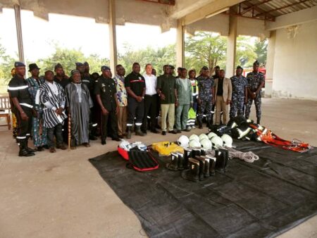 Remise du matériel à nos collègues pompiers